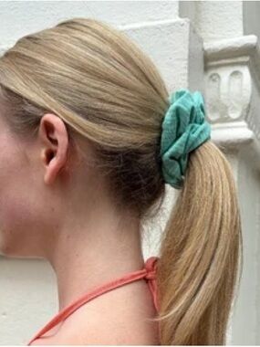 Brandy melville seafoam teal striped scrunchie
